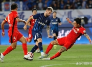 JJB-里程碑夜！上海海港遗憾出局，荷甲清晨刷纪录，媒体盛赞，阵容厚度经受考验的简单介绍