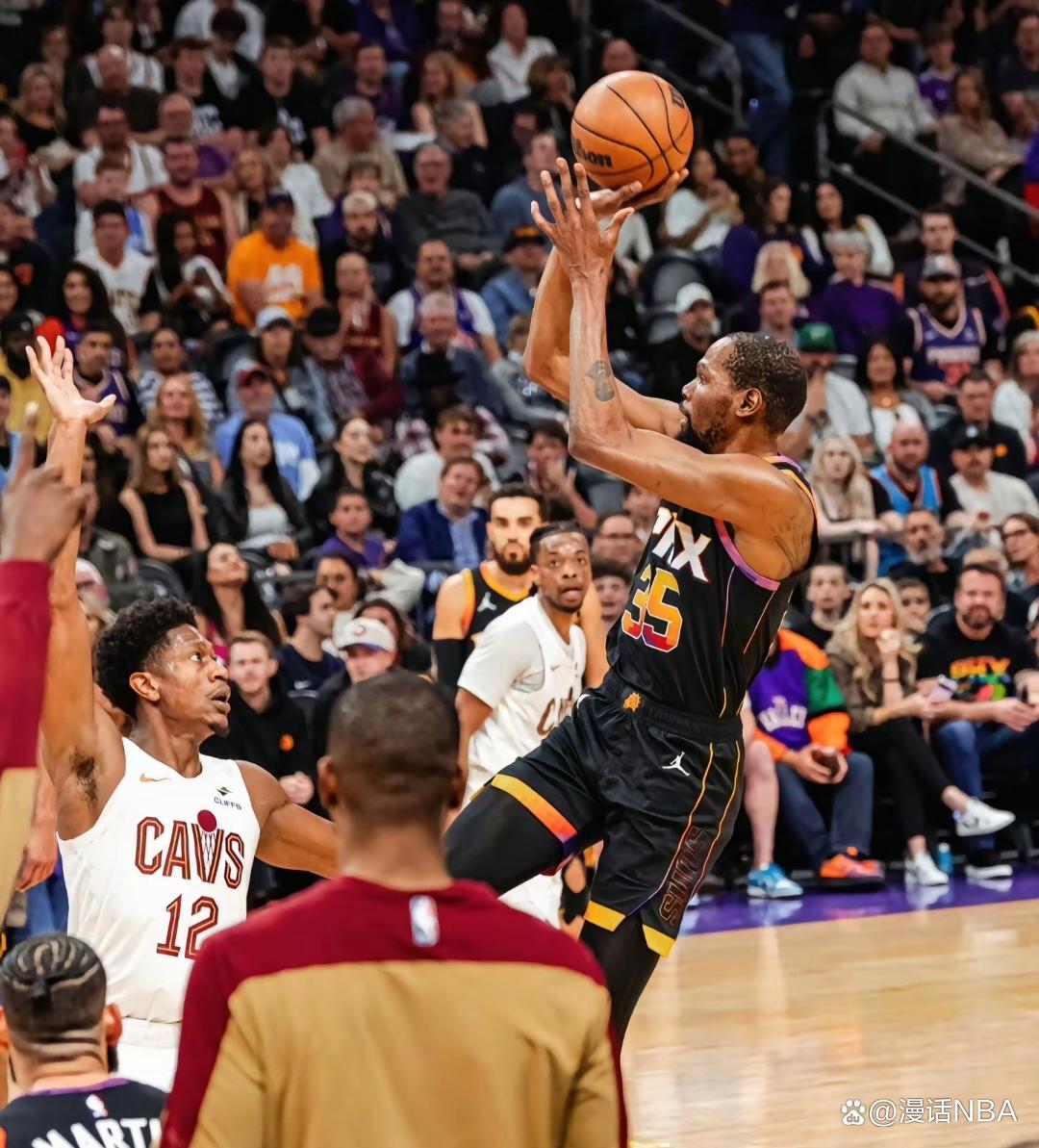 公牛不断突破!,费德勒连续十二场比赛得分超过比赛局势复杂赛场气氛高涨 公牛不断突破!,费德勒连续十二场比赛得分超过比赛局势复杂赛场气氛高涨