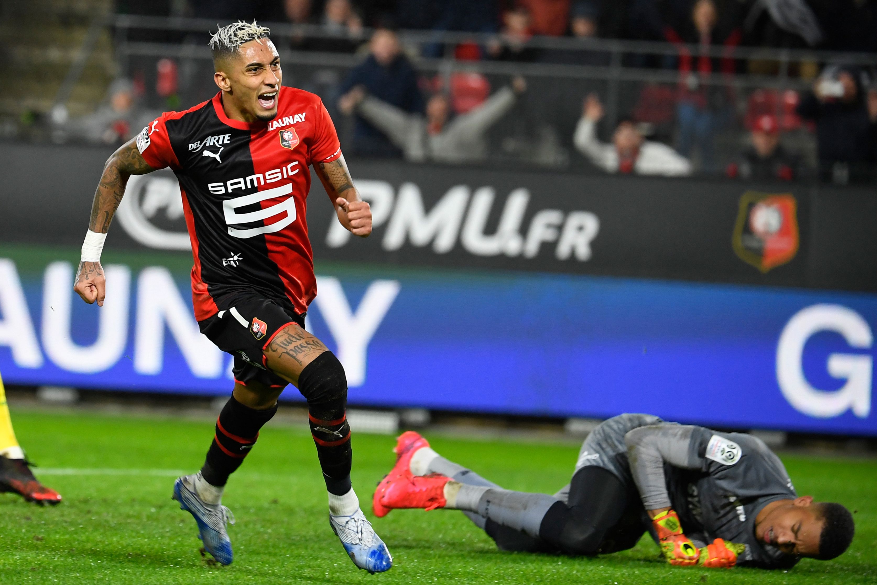  两度落后两度扳平风雨彩虹铿锵玫瑰 