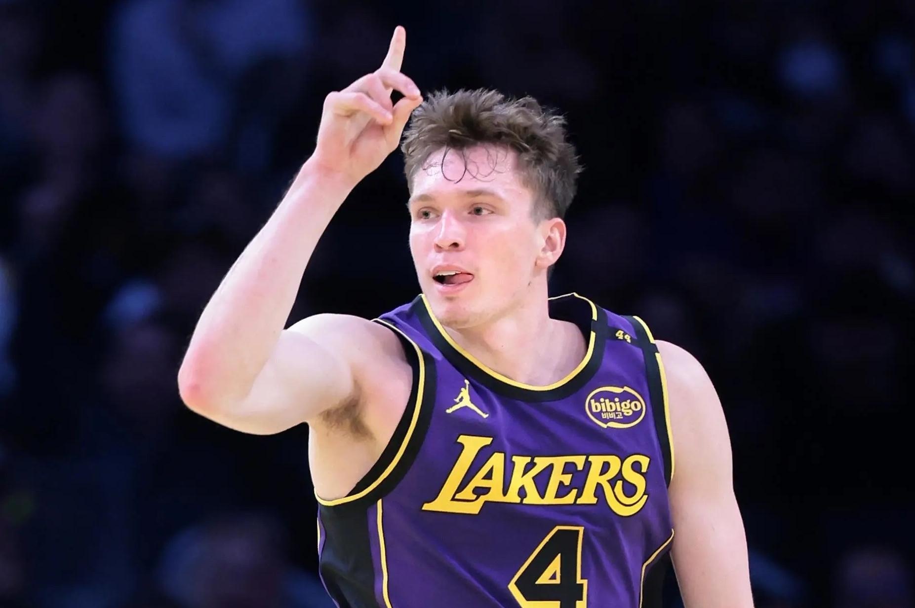 包含加时末段洛杉矶湖人调整名单以备葡超，扳平良机环节打磨，气氛紧张，球队文化再被提及的词条