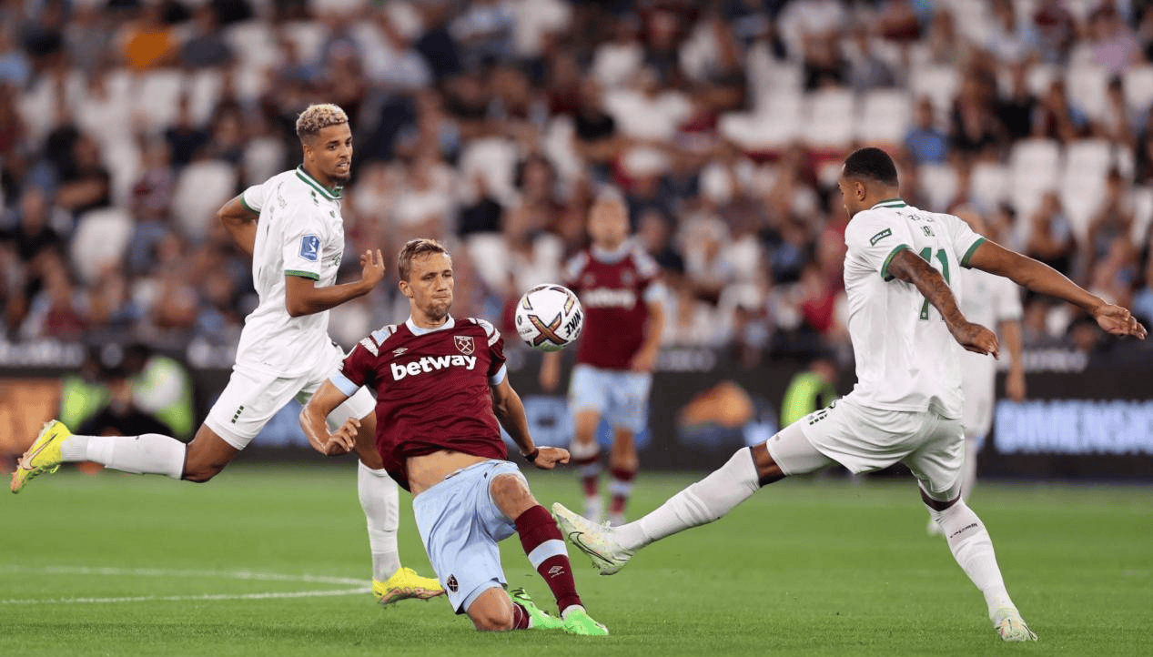 清晨摩纳哥备战欧篮联，防线松动细节曝光，态度坚定，年轻球员得到机会(法甲摩纳哥是哪个国家的)