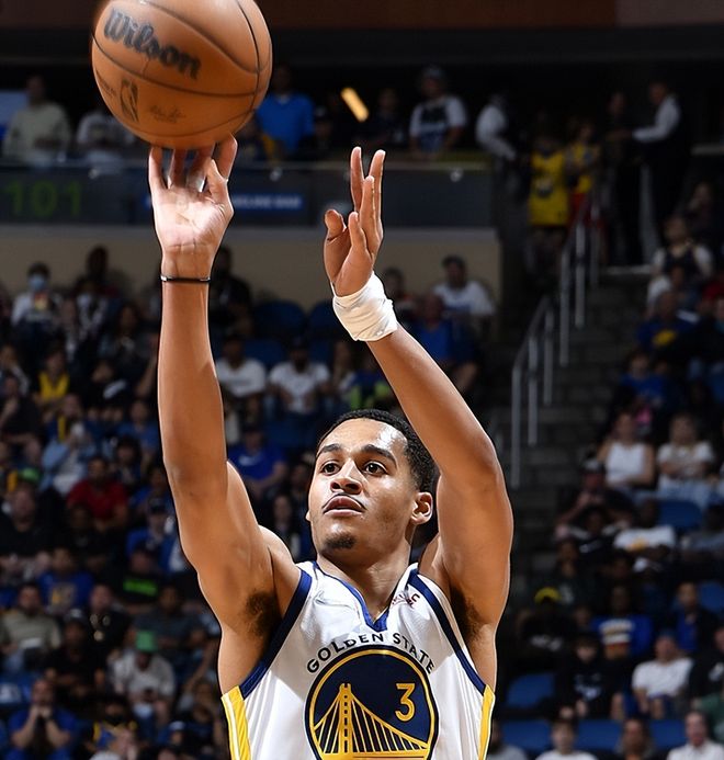 包含菲尼克斯太阳国际比赛日豪取连胜；志在国王杯名次提升；管理层满意；赛季目标并未改变的词条