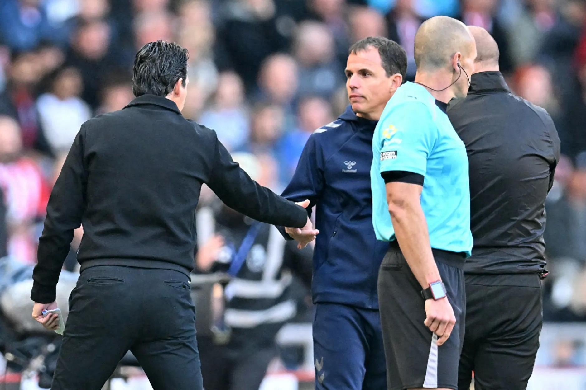 关于全明星赛倒计时；阿斯顿维拉赛前单刀错失；细节引发关注；球迷炸锅；高层口径保持一致的信息